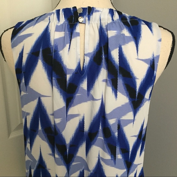 ALFANI Printed V-Keyhole Hi-Lo Sleeveless Blouse - Picture 6 of 7